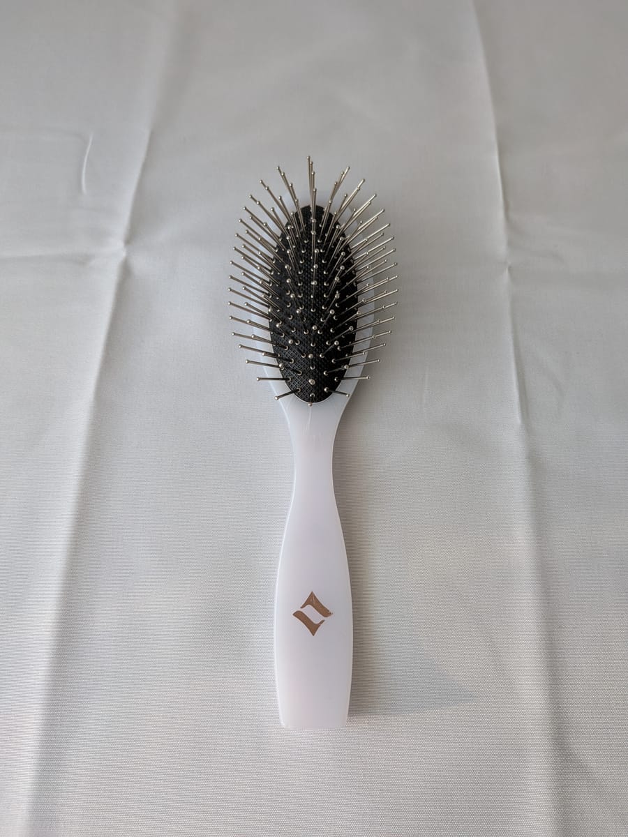 毛先のやわらかいウィッグ専用ブラシ